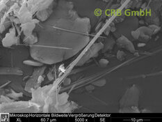 Image MEB d'amiante anthophyllite dans du sable cinétique | © CRB Analyse Service GmbH