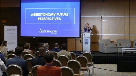 Relatore alla conferenza Asbestonomy 2023 a Bruxelles | © CRB Analysis Service GmbH