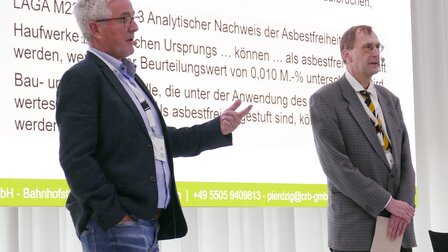 Il direttore del laboratorio CRB, il dott. Stefan Pierdzig, e il dott. Gunnar Ries terranno una conferenza sui fondamenti dell'analisi dell'amianto al DCONex 2024. | © CRB Analyse Service GmbH