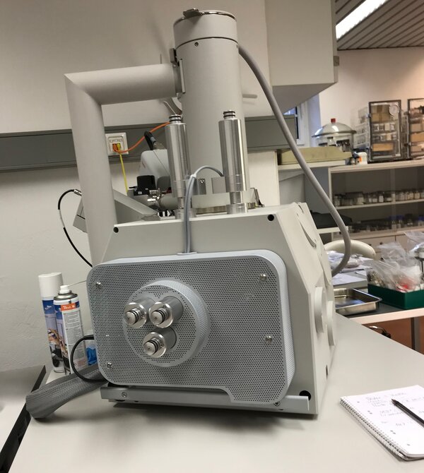 Microscopio elettronico a scansione CRB